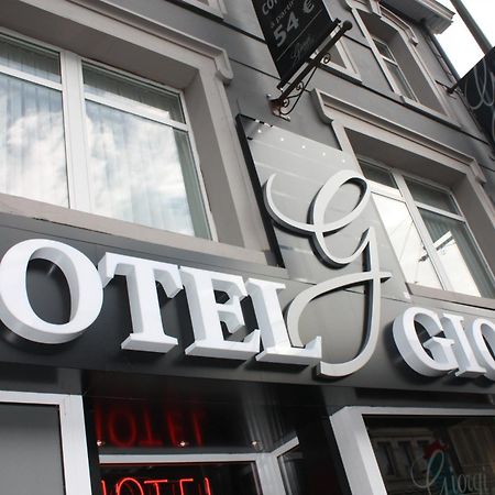 Hotel Giorgi Et Logements Insolites-Jacuzzi Prive Bastogne Eksteriør bilde