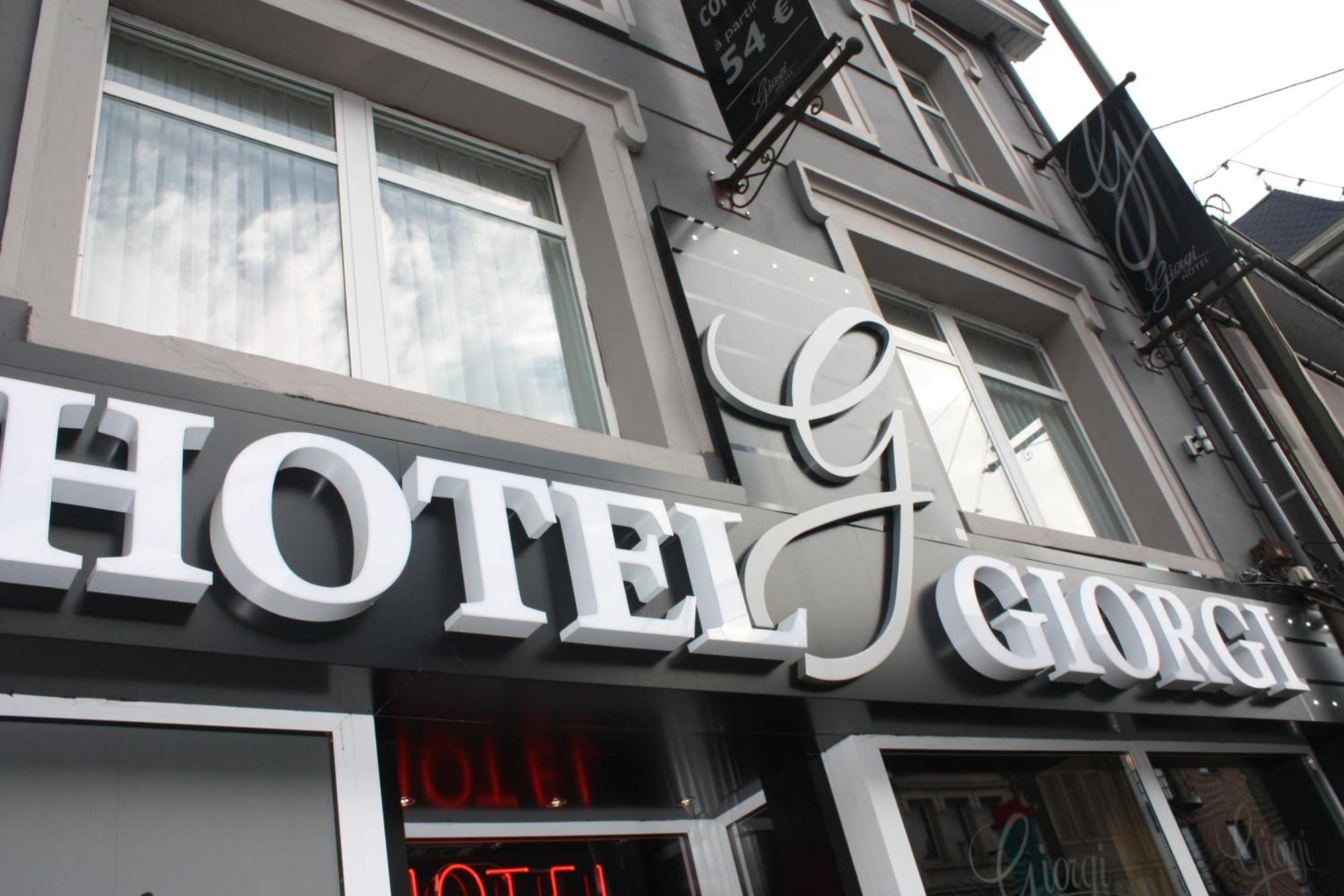 Hotel Giorgi Et Logements Insolites-Jacuzzi Prive Bastogne Eksteriør bilde