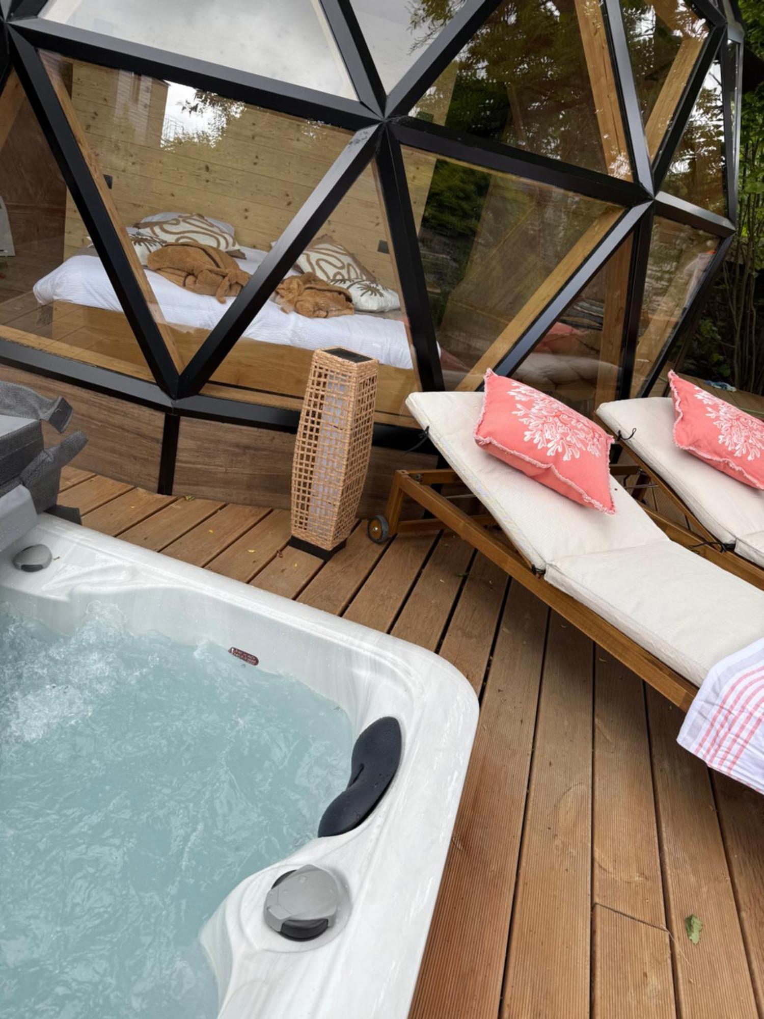 Hotel Giorgi Et Logements Insolites-Jacuzzi Prive Bastogne Eksteriør bilde