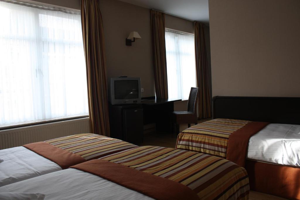 Hotel Giorgi Et Logements Insolites-Jacuzzi Prive Bastogne Rom bilde