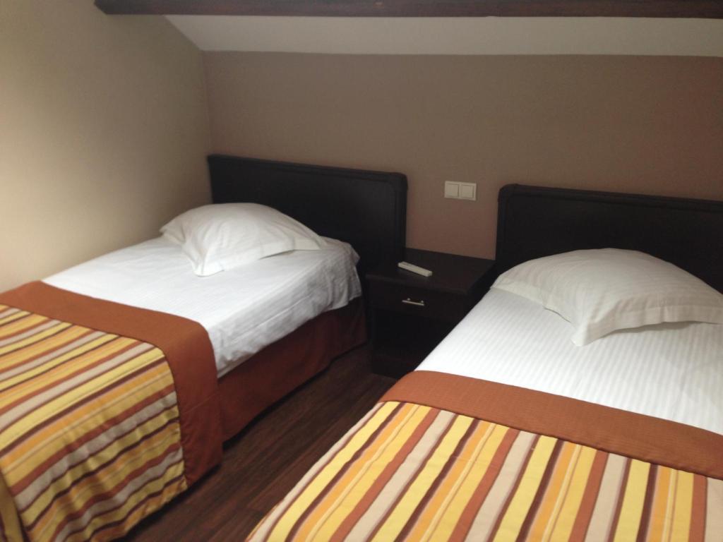Hotel Giorgi Et Logements Insolites-Jacuzzi Prive Bastogne Rom bilde
